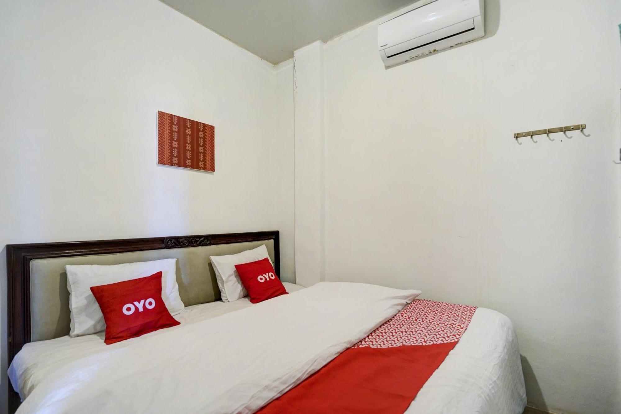 Oyo 90645 Karisma Residence Balige Bagian luar foto