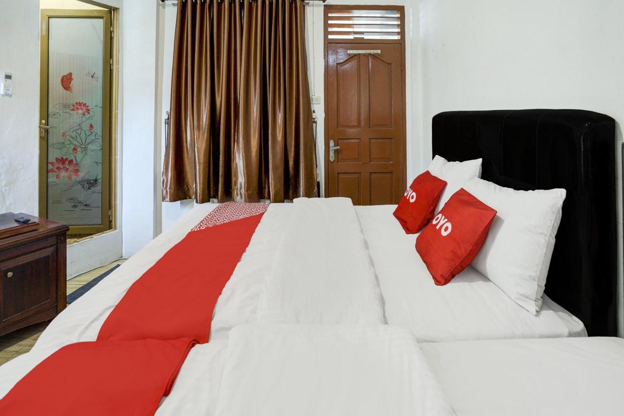 Oyo 90645 Karisma Residence Balige Bagian luar foto